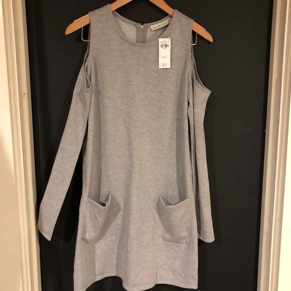 *NWT* Abercrombie Grey Cold Shoulder Dress